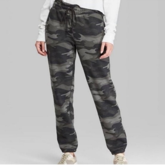 NWT Wild Fable Unisex Camo Print High-Rise Jogger Sweatpants - Picture 4 of 6